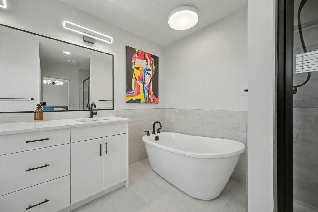 123 Treeline View Sw, Calgary, AB - Indoor Photo Showing Bathroom