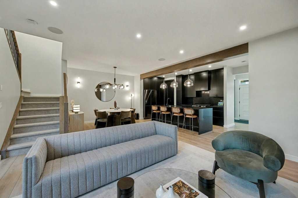 123 Treeline View Sw, Calgary, AB - Indoor Photo Showing Living Room
