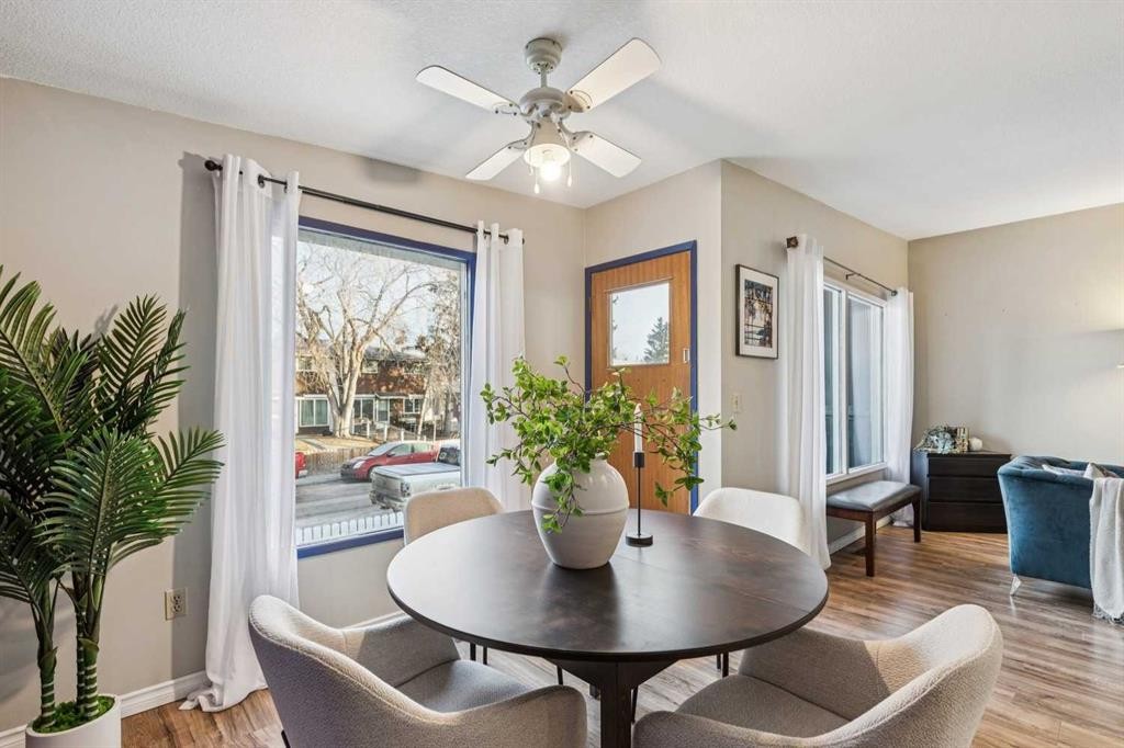 23 Dovercliffe Way Se, Calgary, AB - Indoor Photo Showing Dining Room