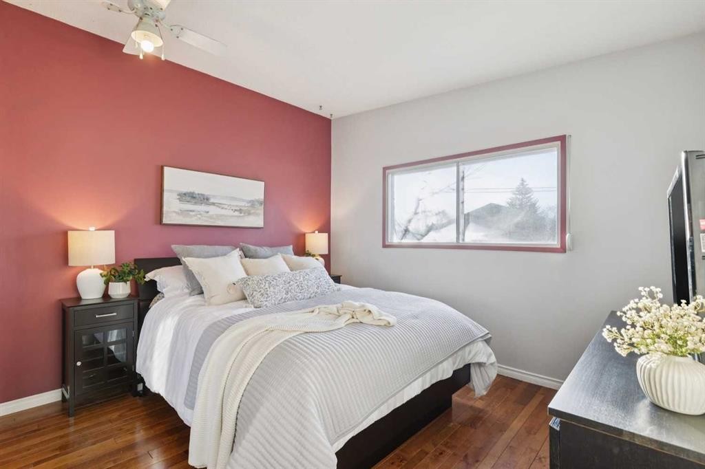 23 Dovercliffe Way Se, Calgary, AB - Indoor Photo Showing Bedroom