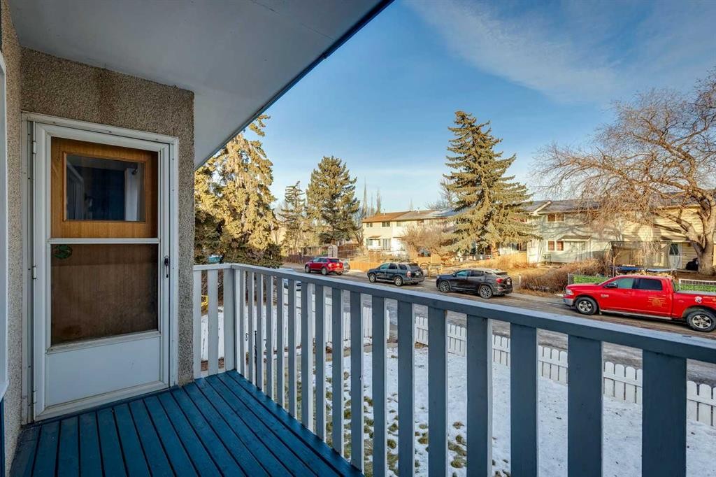 23 Dovercliffe Way Se, Calgary, AB - Outdoor With Balcony