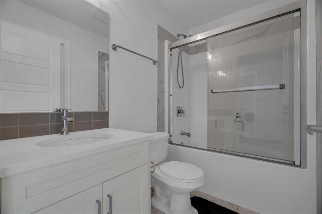 #208 Dawson Harbour Heights, Chestermere, AB - Indoor Photo Showing Bathroom