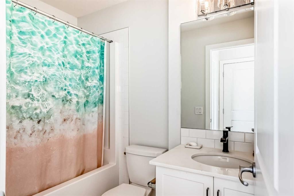 30 Evanscrest Park Nw, Calgary, AB - Indoor Photo Showing Bathroom
