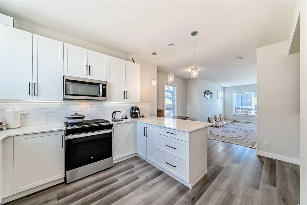30 Evanscrest Park Nw, Calgary, AB - Indoor Photo Showing Kitchen With Upgraded Kitchen