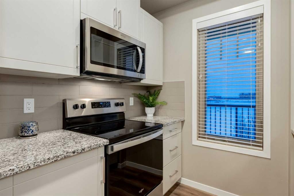 316-30 Mahogany Mews Se, Calgary, AB - Indoor Photo Showing Kitchen With Upgraded Kitchen