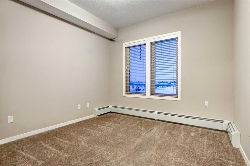 316-30 Mahogany Mews Se, Calgary, AB - Indoor Photo Showing Other Room