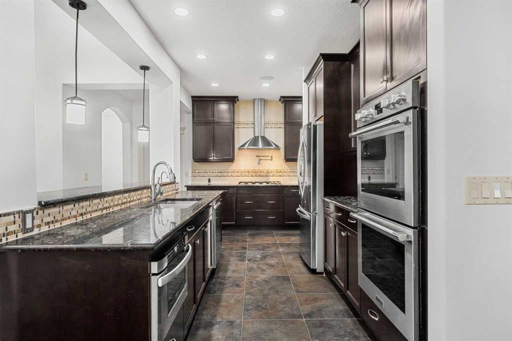 151 Mahogany Bay Se, Calgary, AB - Indoor Photo Showing Kitchen With Stainless Steel Kitchen With Upgraded Kitchen