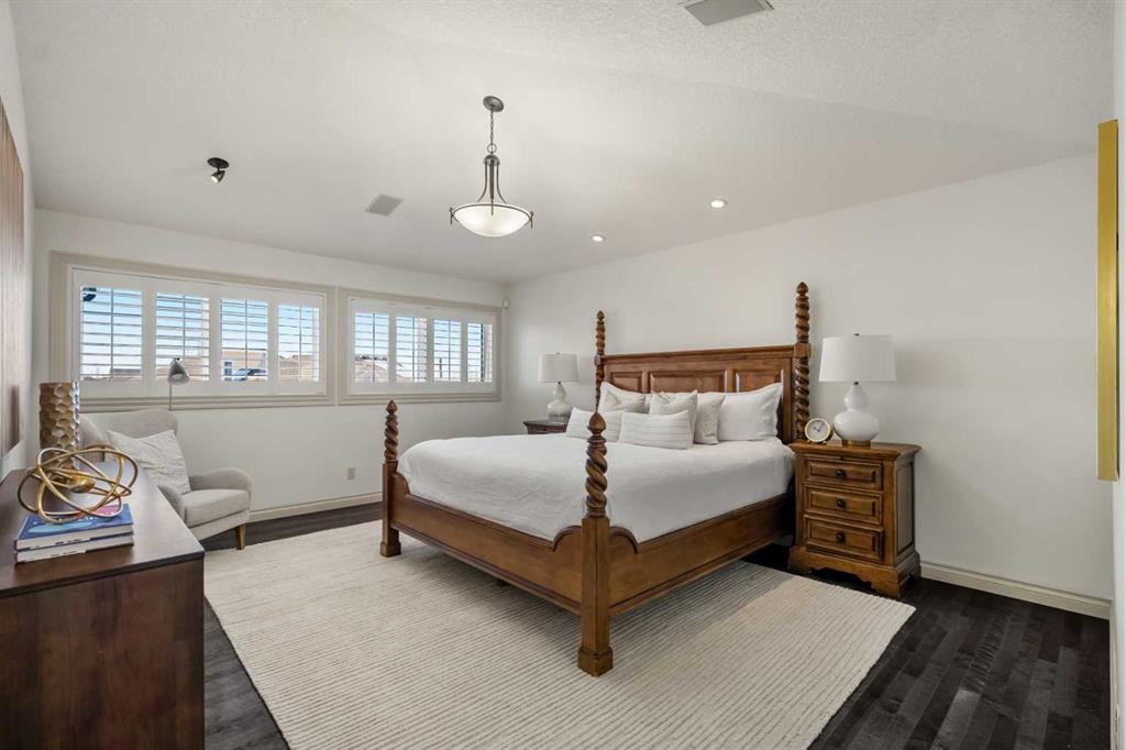 151 Mahogany Bay Se, Calgary, AB - Indoor Photo Showing Bedroom