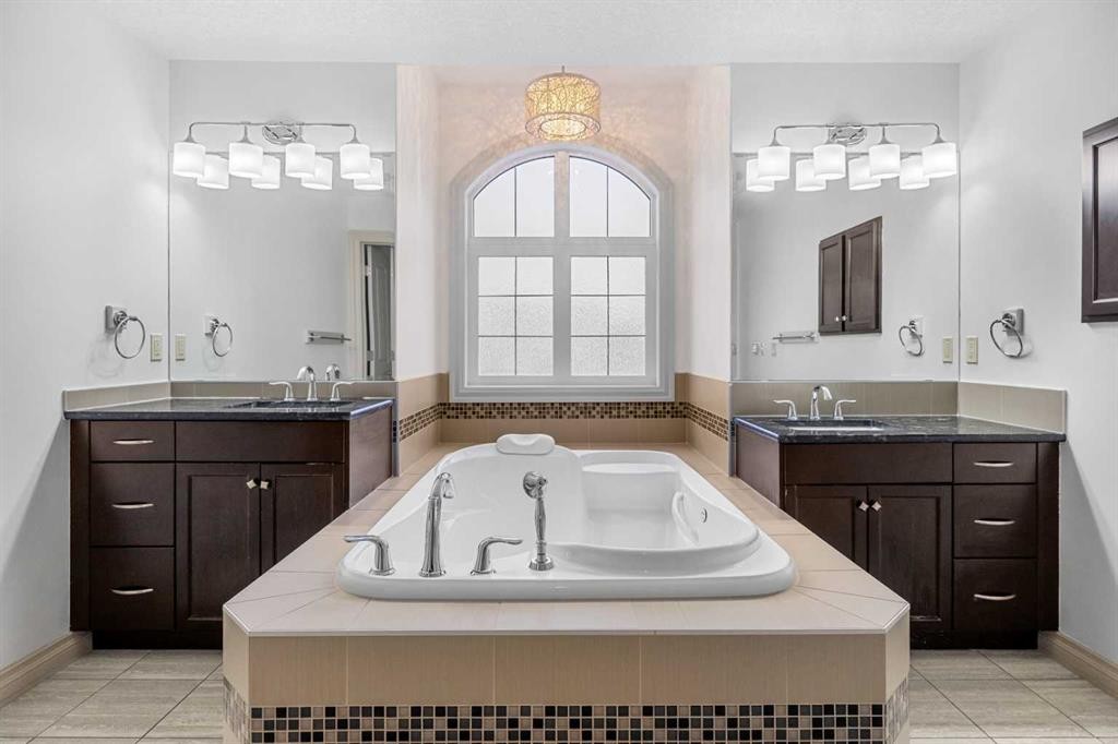 151 Mahogany Bay Se, Calgary, AB - Indoor Photo Showing Bathroom