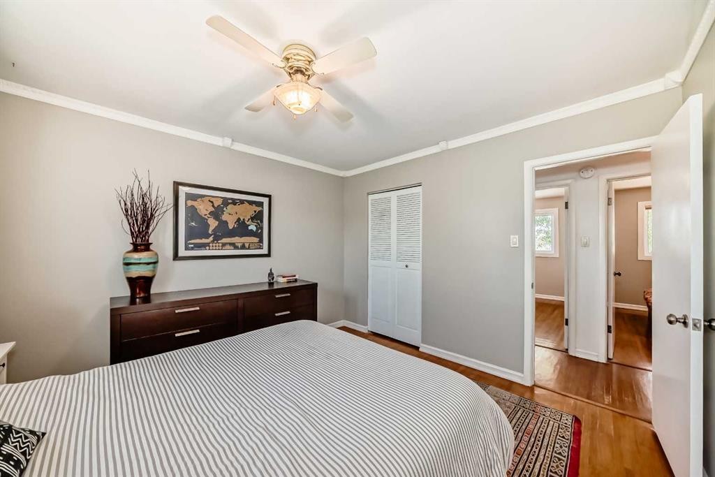 91 Chisholm Crescent Nw, Calgary, AB - Indoor Photo Showing Bedroom