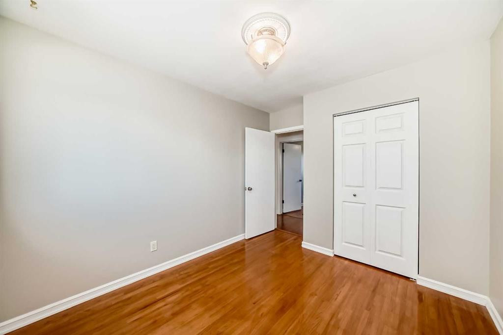 91 Chisholm Crescent Nw, Calgary, AB - Indoor Photo Showing Other Room