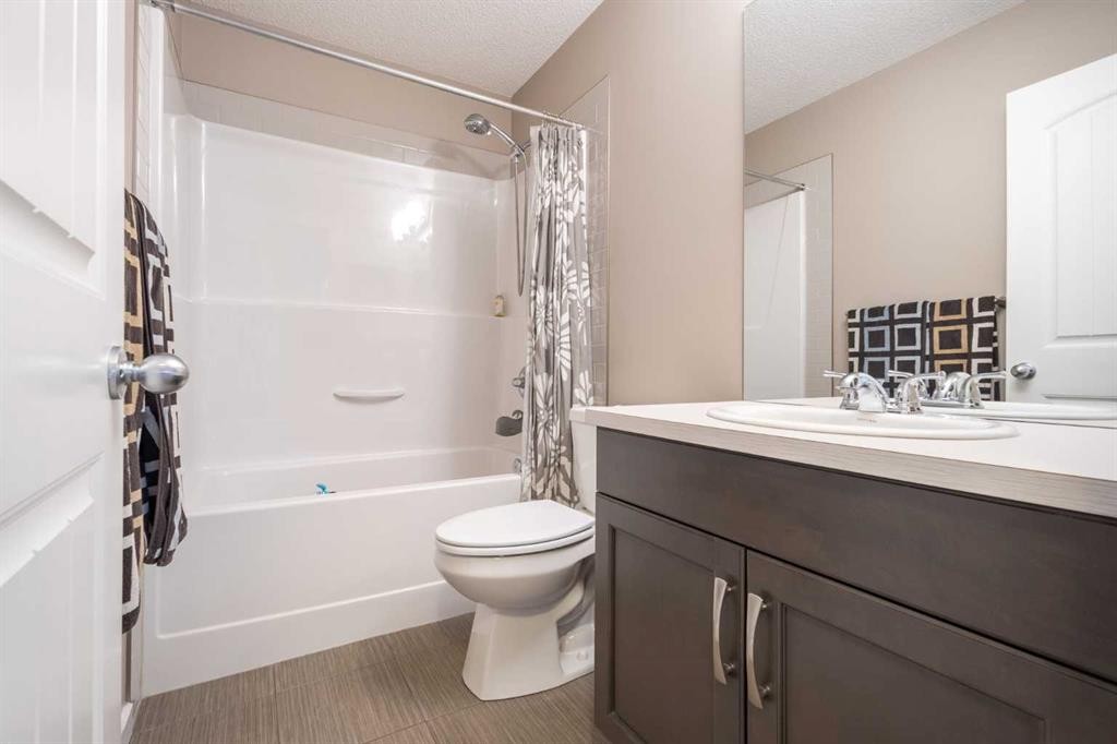 41 Marquis Common Se, Calgary, AB - Indoor Photo Showing Bathroom