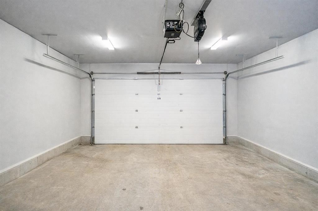 41 Marquis Common Se, Calgary, AB - Indoor Photo Showing Garage