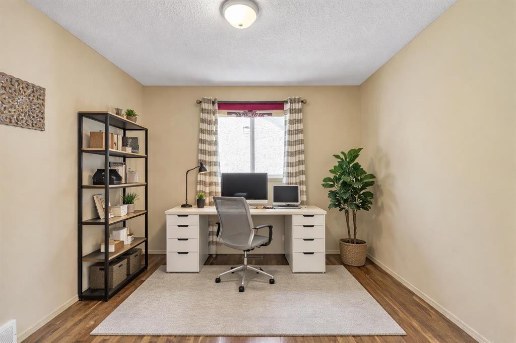 97 Everwillow Close Sw, Calgary, AB - Indoor Photo Showing Office