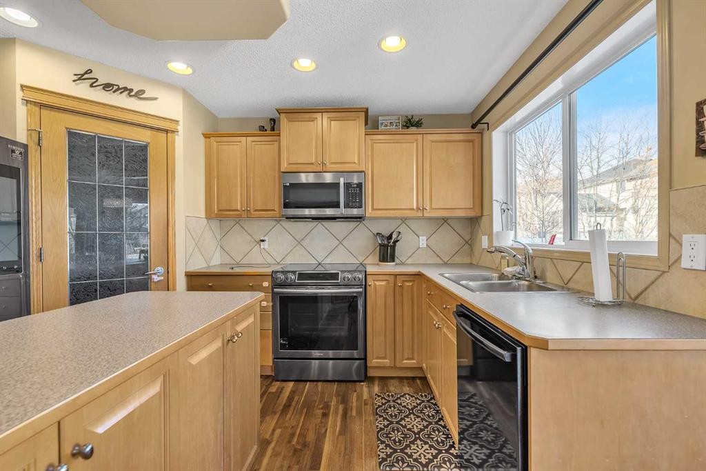 97 Everwillow Close Sw, Calgary, AB - Indoor Photo Showing Kitchen With Double Sink