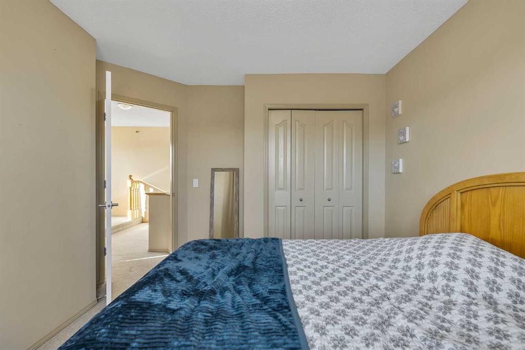 97 Everwillow Close Sw, Calgary, AB - Indoor Photo Showing Bedroom