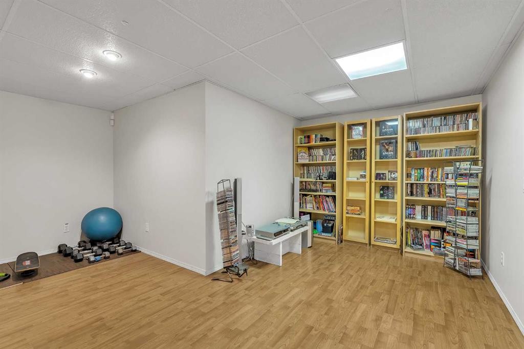 97 Everwillow Close Sw, Calgary, AB - Indoor Photo Showing Office