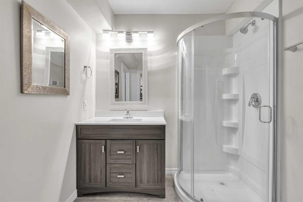 97 Everwillow Close Sw, Calgary, AB - Indoor Photo Showing Bathroom
