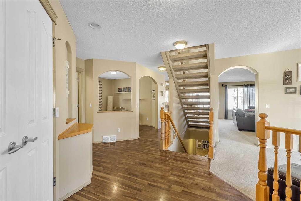 97 Everwillow Close Sw, Calgary, AB - Indoor Photo Showing Other Room