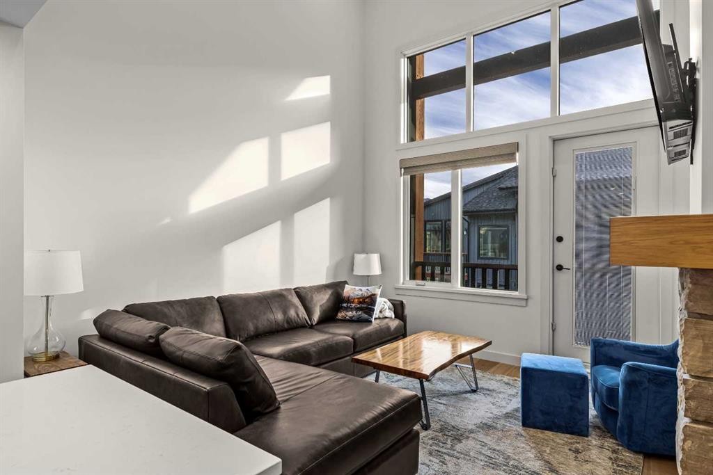 402-1315 Spring Creek Gate, Canmore, AB - Indoor Photo Showing Living Room