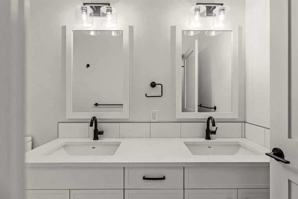 402-1315 Spring Creek Gate, Canmore, AB - Indoor Photo Showing Bathroom