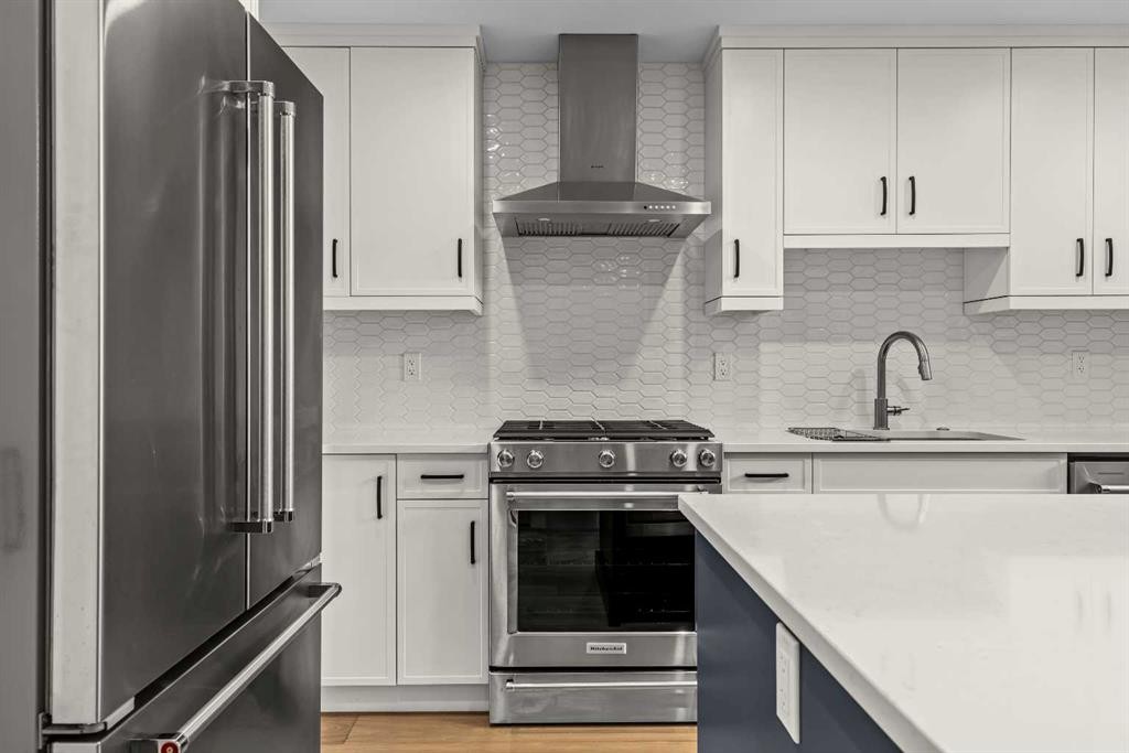 402-1315 Spring Creek Gate, Canmore, AB - Indoor Photo Showing Kitchen With Upgraded Kitchen