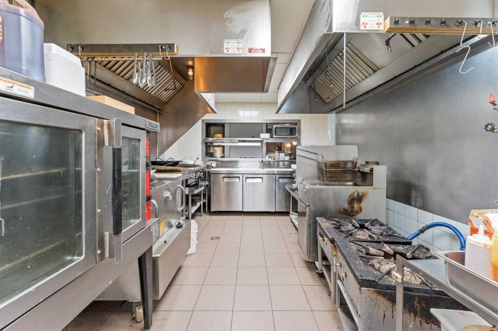 3220 17 Avenue Sw, Calgary, AB