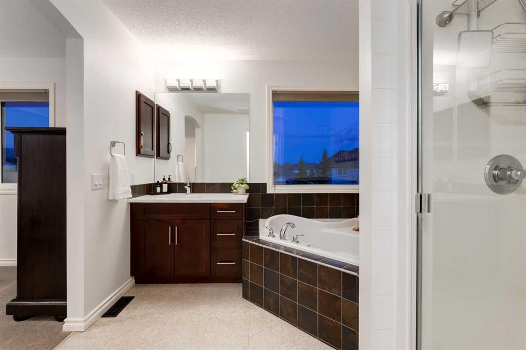 29 Cranleigh Park Se, Calgary, AB