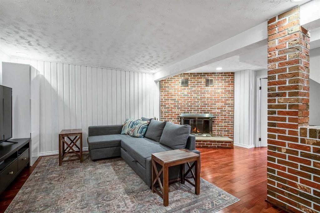 71 Strathcona Crescent Sw, Calgary, AB - Indoor