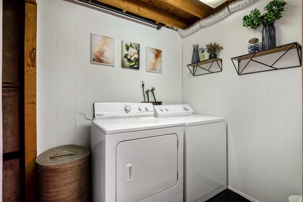 71 Strathcona Crescent Sw, Calgary, AB - Indoor Photo Showing Laundry Room