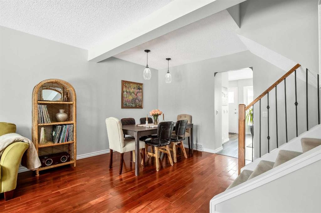 71 Strathcona Crescent Sw, Calgary, AB - Indoor