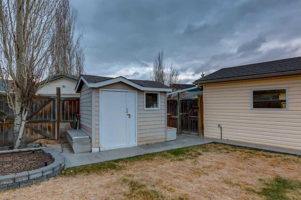 117 Cramond Crescent Se, Calgary, AB - Outdoor With Exterior
