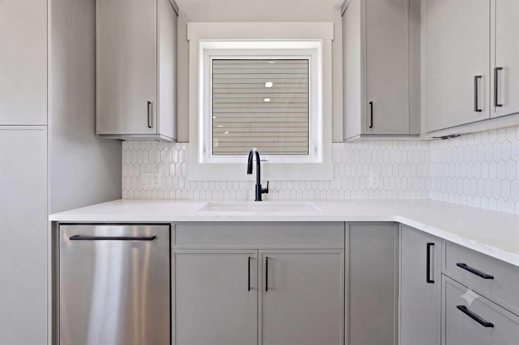 124 Coote Street, Cayley, AB - Indoor Photo Showing Kitchen With Upgraded Kitchen