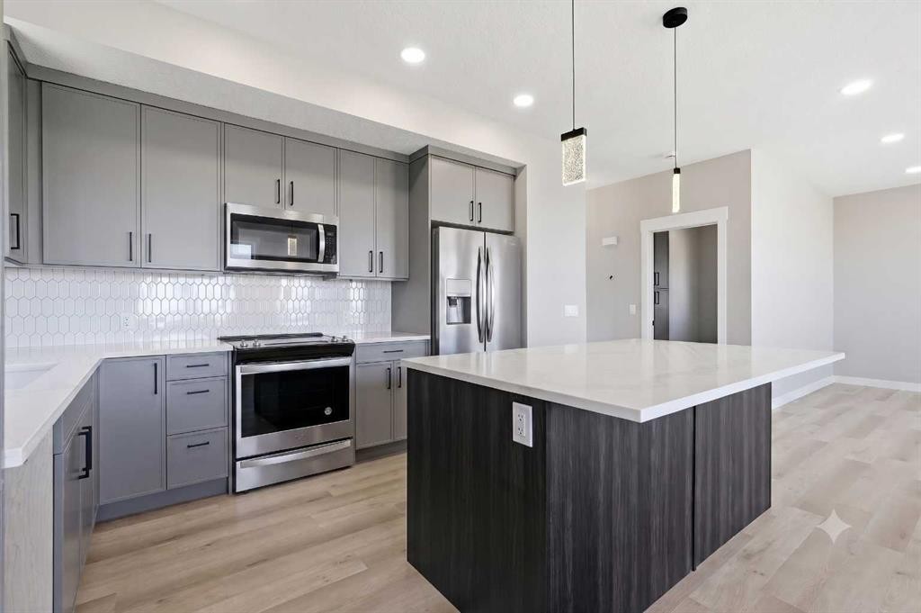 124 Coote Street, Cayley, AB - Indoor Photo Showing Kitchen With Upgraded Kitchen