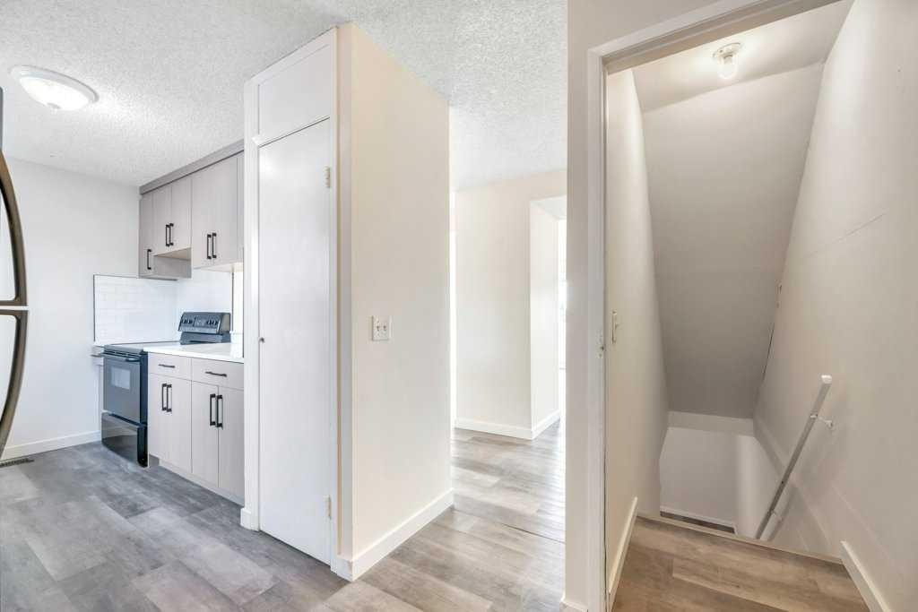 29-131 Templehill Drive Ne, Calgary, AB - Indoor Photo Showing Kitchen
