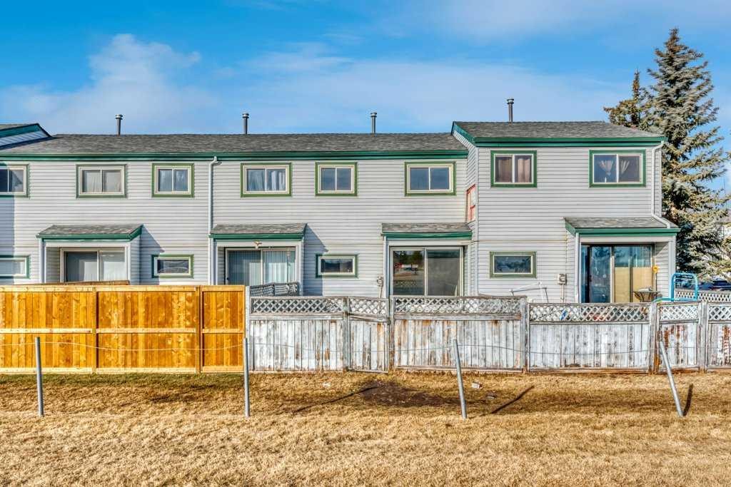 29-131 Templehill Drive Ne, Calgary, AB - Outdoor