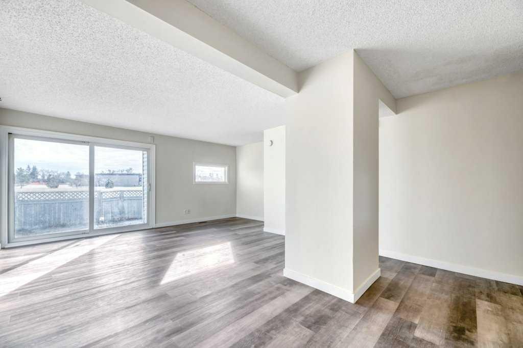 29-131 Templehill Drive Ne, Calgary, AB - Indoor Photo Showing Other Room