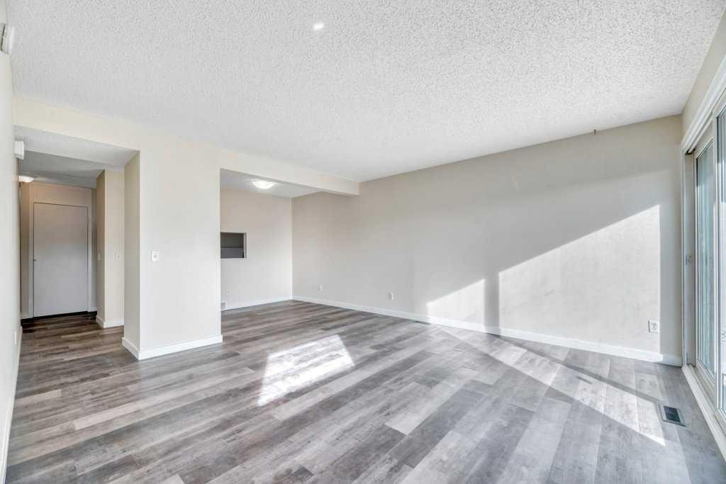 29-131 Templehill Drive Ne, Calgary, AB - Indoor Photo Showing Other Room