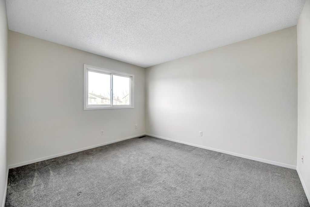 29-131 Templehill Drive Ne, Calgary, AB - Indoor Photo Showing Other Room