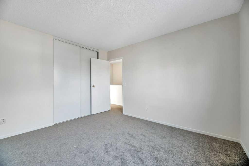 29-131 Templehill Drive Ne, Calgary, AB - Indoor Photo Showing Other Room