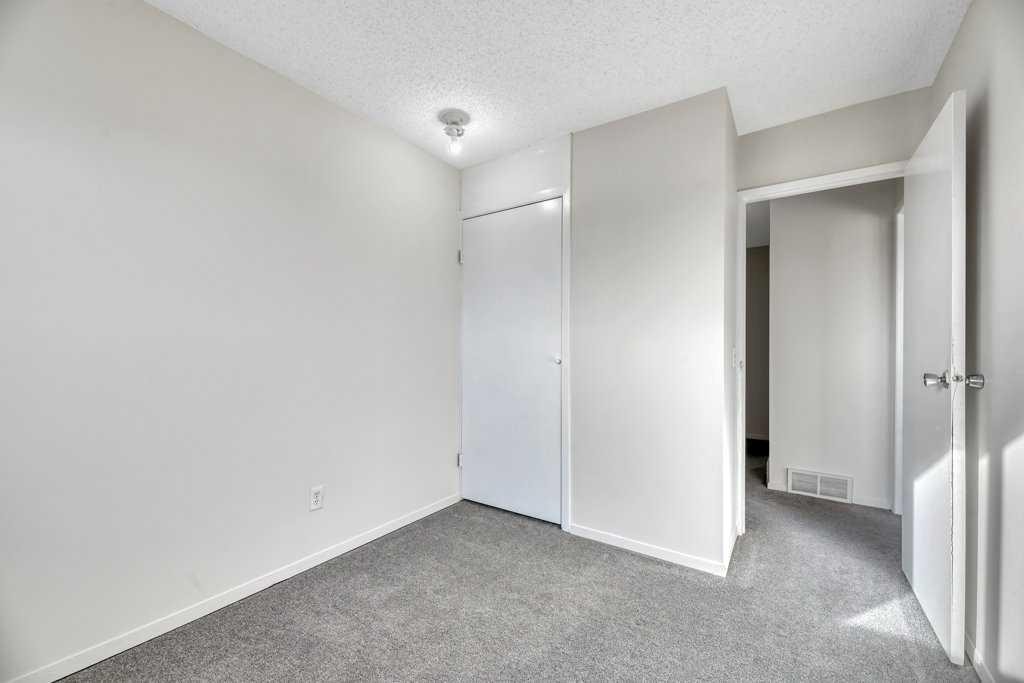 29-131 Templehill Drive Ne, Calgary, AB - Indoor Photo Showing Other Room