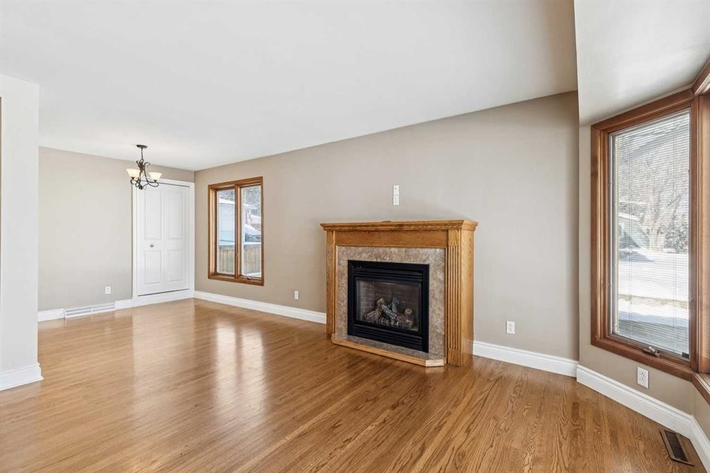 5415 Centre A Street Ne, Calgary, AB - Indoor Photo Showing Living Room With Fireplace