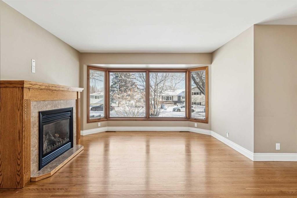 5415 Centre A Street Ne, Calgary, AB - Indoor Photo Showing Living Room With Fireplace