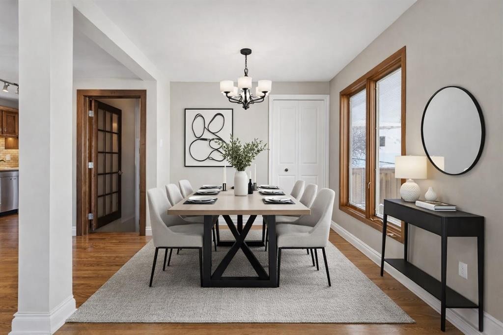 5415 Centre A Street Ne, Calgary, AB - Indoor Photo Showing Dining Room