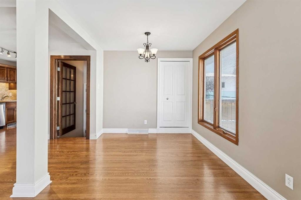 5415 Centre A Street Ne, Calgary, AB - Indoor Photo Showing Other Room