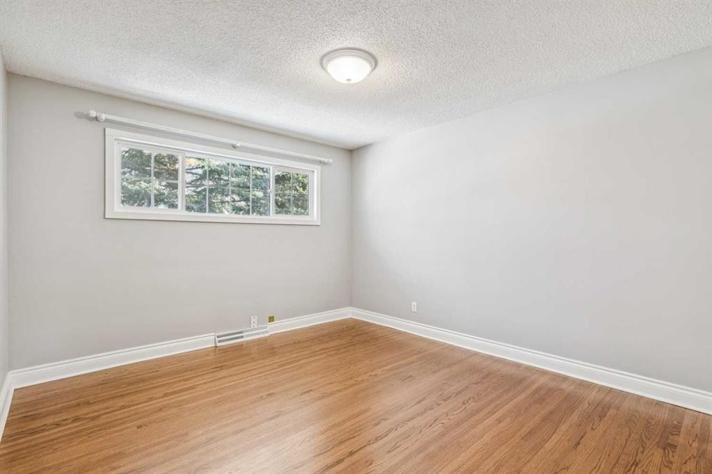 5415 Centre A Street Ne, Calgary, AB - Indoor Photo Showing Other Room