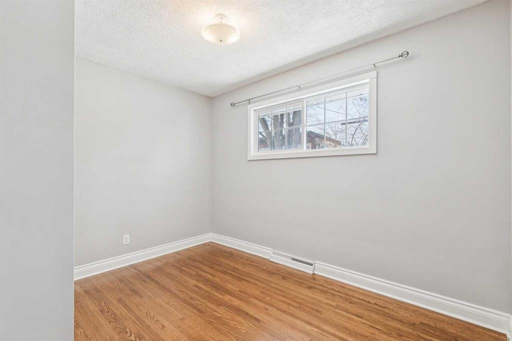 5415 Centre A Street Ne, Calgary, AB - Indoor Photo Showing Other Room