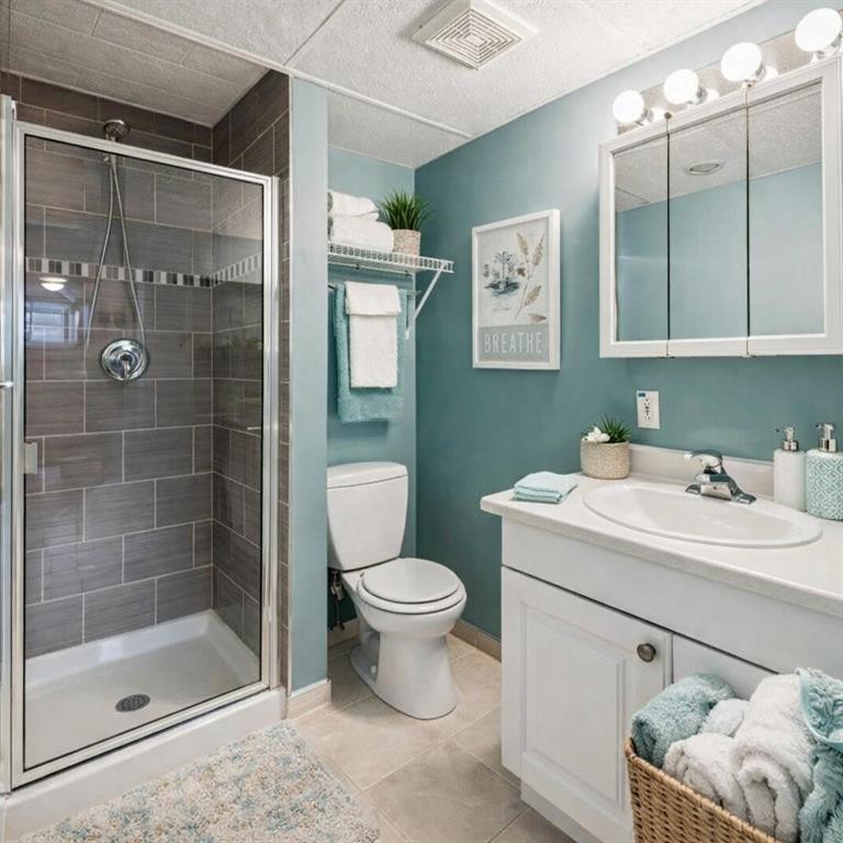 5415 Centre A Street Ne, Calgary, AB - Indoor Photo Showing Bathroom