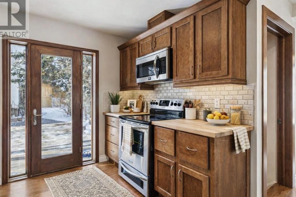 5415 Centre A Street Ne, Calgary, AB - Indoor Photo Showing Kitchen