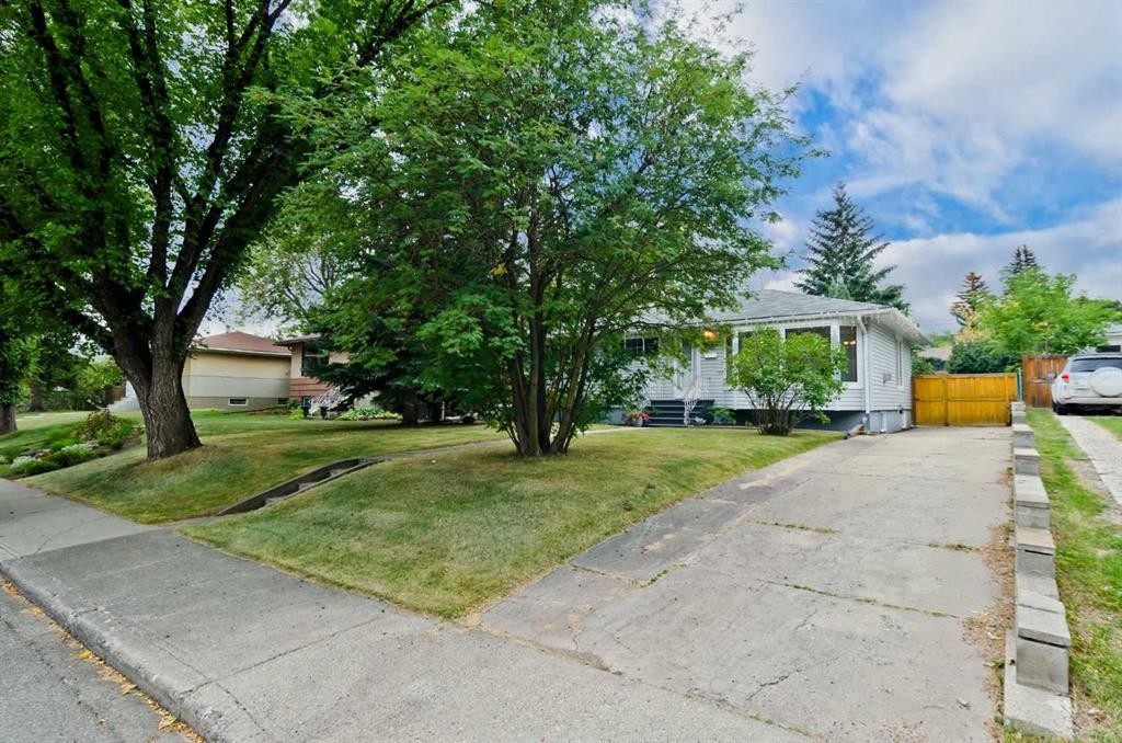 5415 Centre A Street Ne, Calgary, AB - Outdoor